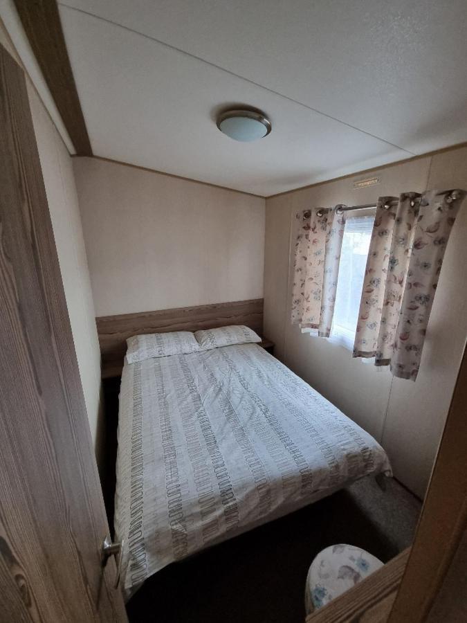 Отель Willow-Static Caravan On Holiday Park Near Margate, Kent Берчингтон Экстерьер фото